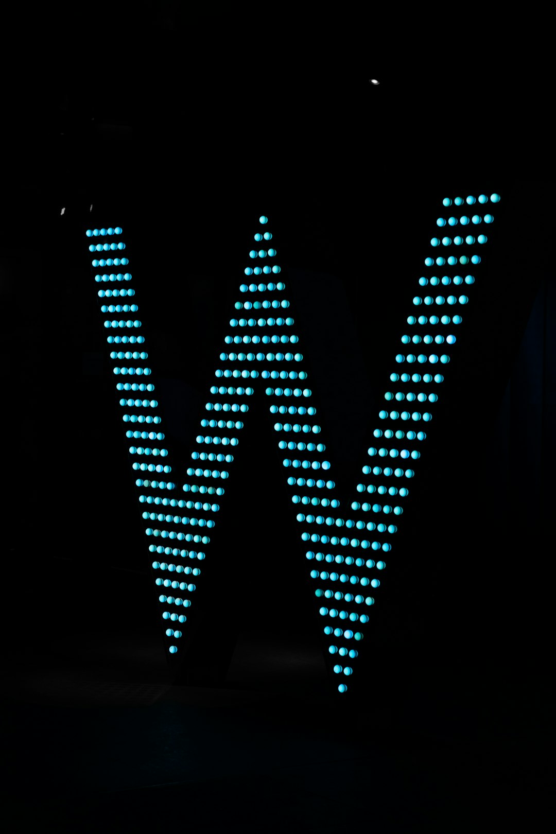 blue-and-black-light-in-dark-room-uq7z00e0wme
